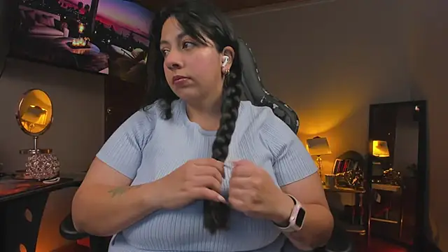 Snapshot of coraline_latin chatting on 02/12/25, 12:05 coraline latin online show from 02/12/25, 12:05