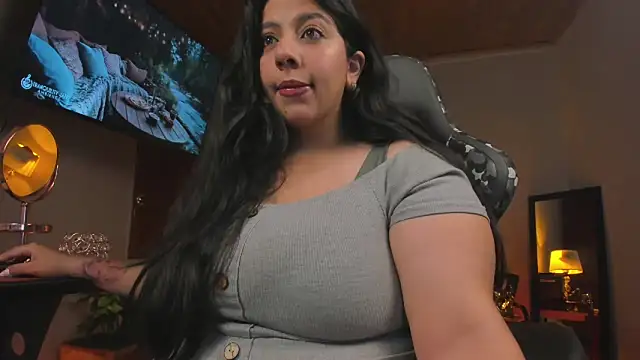 Snapshot of coraline_latin chatting on 02/14/25, 01:23 coraline latin online show from 02/14/25, 01:23