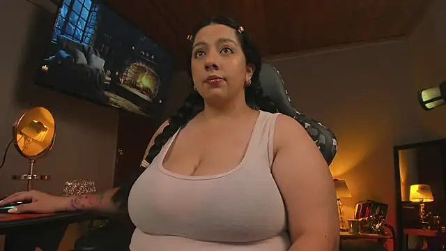 Snapshot of coraline_latin chatting on 02/18/25, 01:32 coraline latin online show from 02/18/25, 01:32