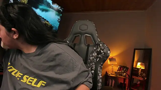 Snapshot of coraline_latin chatting on 03/01/25, 09:15 coraline latin online show from 03/01/25, 09:15