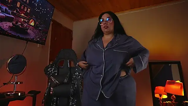 Snapshot of coraline_latin chatting on 10/11/25, 11:36 coraline latin online show from 10/11/25, 11:36