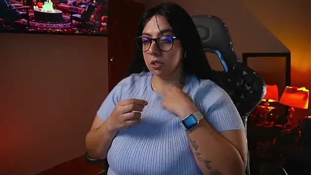 Snapshot of coraline_latin chatting on 10/15/25, 02:11 coraline latin online show from 10/15/25, 02:11