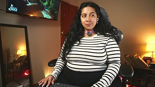 Snapshot of coraline_latin chatting on 03/18/26, 12:36 coraline latin online show from 03/18/26, 12:36