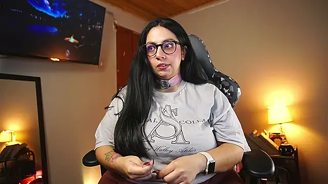 Snapshot of coraline_latin chatting on 04/17/26, 12:02 coraline latin online show from 04/17/26, 12:02