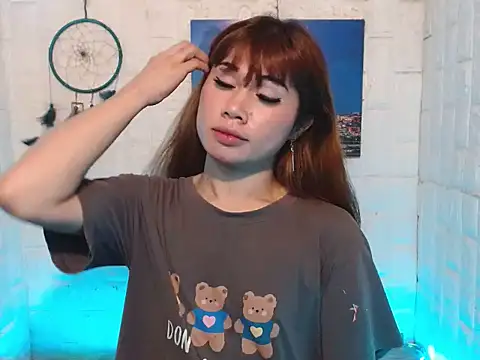 Snapshot of urasian_shirley21 chatting on 02/15/26, 01:24 urasian shirley21 online show from 02/15/26, 01:24