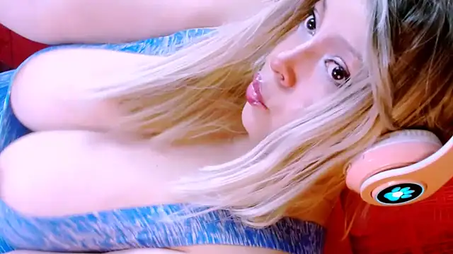 Snapshot of Honey_Lucy1 chatting on 04/09/26, 08:53 Honey Lucy1 online show from 04/09/26, 08:53