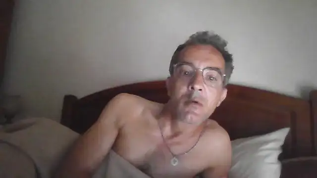 Snapshot of CarlosRocha73 chatting on 06/17/26, 08:17 CarlosRocha73 online show from 06/17/26, 08:17