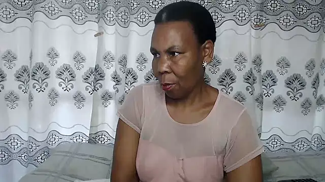 Snapshot of SuperNova40 chatting on 02/06/25, 06:29 SuperNova40 online show from 02/06/25, 06:29