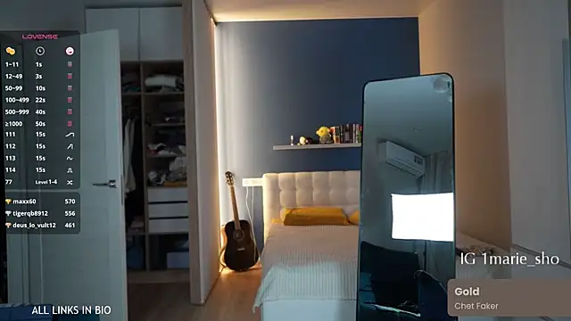 Snapshot of LAUREL_HAZEL chatting on 09/14/25, 06:18 LAUREL HAZEL online show from 09/14/25, 06:18