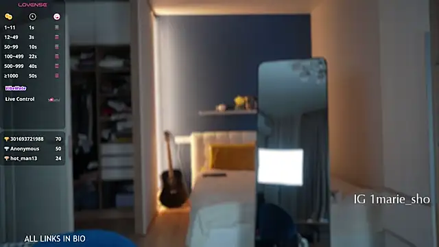 Snapshot of LAUREL_HAZEL chatting on 10/05/25, 01:15 LAUREL HAZEL online show from 10/05/25, 01:15