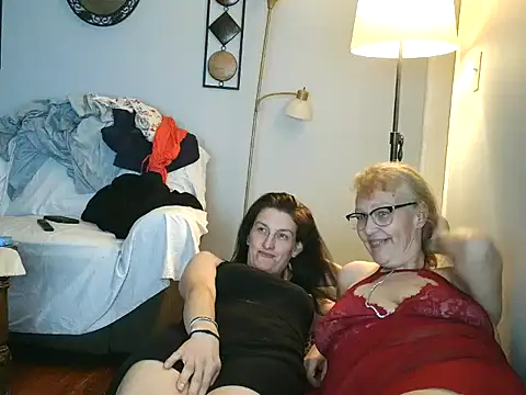 Snapshot of pctt chatting on 10/11/25, 06:23 pctt online show from 10/11/25, 06:23