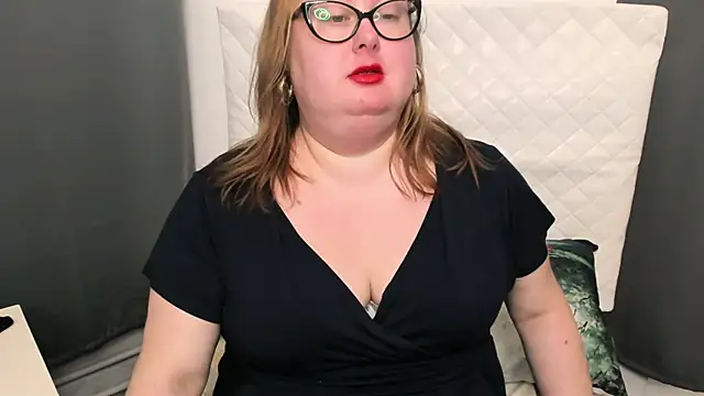 Snapshot of dirtyBonnie chatting on 01/25/25, 08:00 dirtyBonnie online show from 01/25/25, 08:00