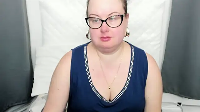 Snapshot of dirtyBonnie chatting on 11/17/25, 08:53 dirtyBonnie online show from 11/17/25, 08:53