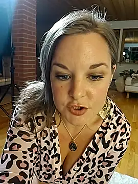 Snapshot of SwedishJennifer chatting on 11/18/25, 03:38 SwedishJennifer online show from 11/18/25, 03:38