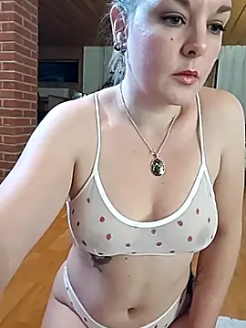 Snapshot of SwedishJennifer chatting on 11/19/25, 03:01 SwedishJennifer online show from 11/19/25, 03:01