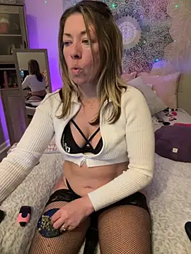 Snapshot of _NinaLuvSins_ chatting on 10/26/25, 12:27 NinaLuvSins online show from 10/26/25, 12:27