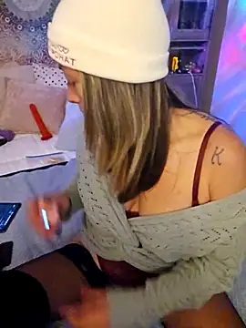 Snapshot of _NinaLuvSins_ chatting on 10/29/25, 04:31 NinaLuvSins online show from 10/29/25, 04:31