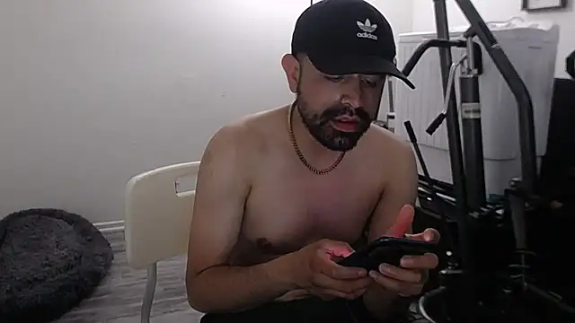 Snapshot of DRHUNGRX chatting on 04/23/26, 10:01 DRHUNGRX online show from 04/23/26, 10:01