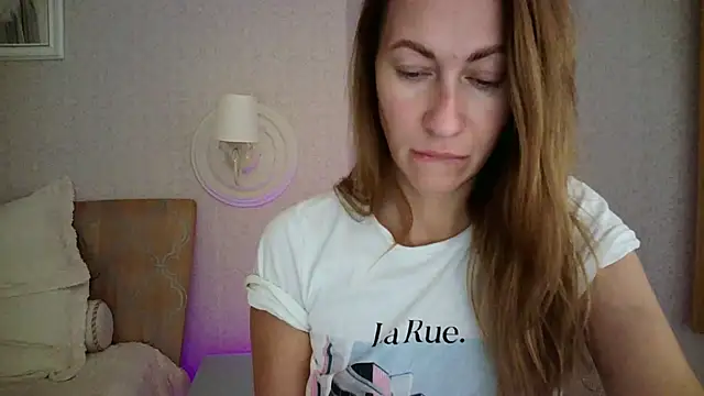 Luna Hoty online show from 09/21/25, 02:57