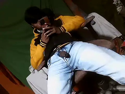 desiboy1101 online show from 12/15/25, 01:59