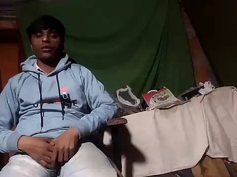 Snapshot of desiboy1101 chatting on 12/19/25, 02:02 desiboy1101 online show from 12/19/25, 02:02