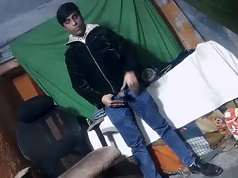 Snapshot of desiboy1101 chatting on 01/09/26, 02:09 desiboy1101 online show from 01/09/26, 02:09