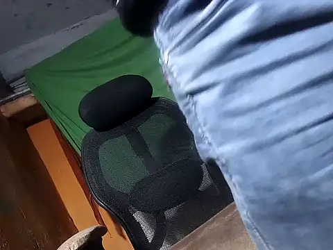 Snapshot of desiboy1101 chatting on 01/13/26, 01:16 desiboy1101 online show from 01/13/26, 01:16