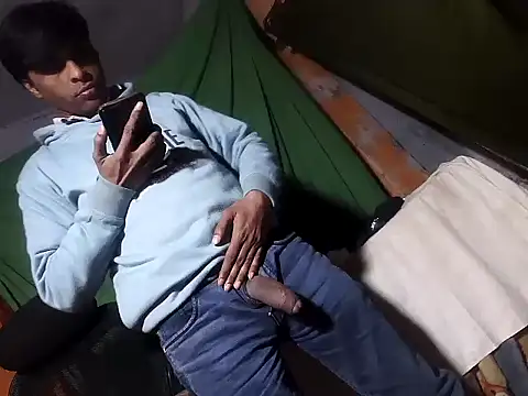 Snapshot of desiboy1101 chatting on 01/14/26, 02:33 desiboy1101 online show from 01/14/26, 02:33