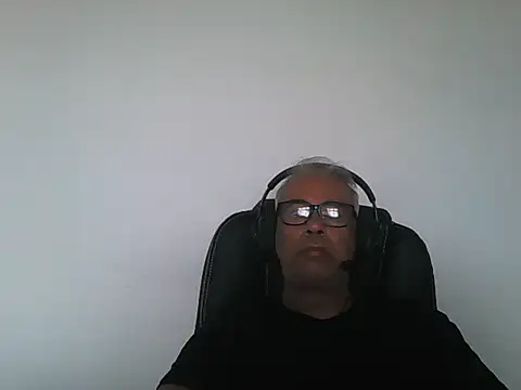 Snapshot of MorenoBrazil69 chatting on 10/24/25, 06:15 MorenoBrazil69 online show from 10/24/25, 06:15