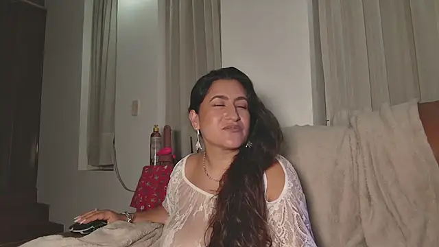 Snapshot of DeesseLuxure chatting on 03/18/25, 07:30 DeesseLuxure online show from 03/18/25, 07:30