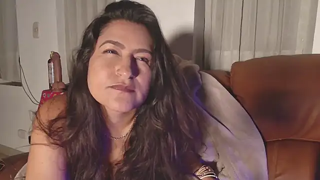 Snapshot of DeesseLuxure chatting on 03/23/25, 05:32 DeesseLuxure online show from 03/23/25, 05:32