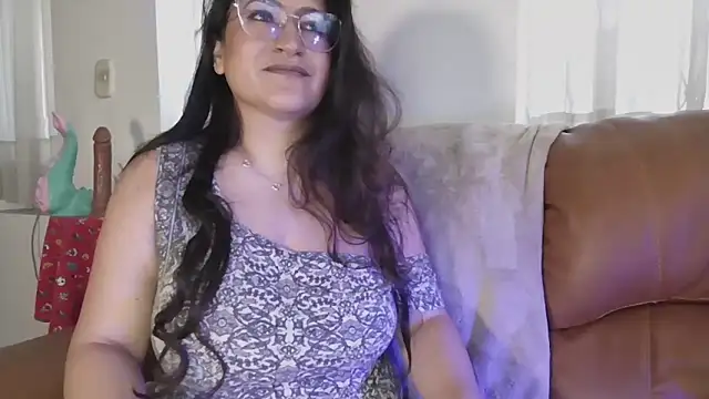 Snapshot of DeesseLuxure chatting on 09/17/25, 02:19 DeesseLuxure online show from 09/17/25, 02:19