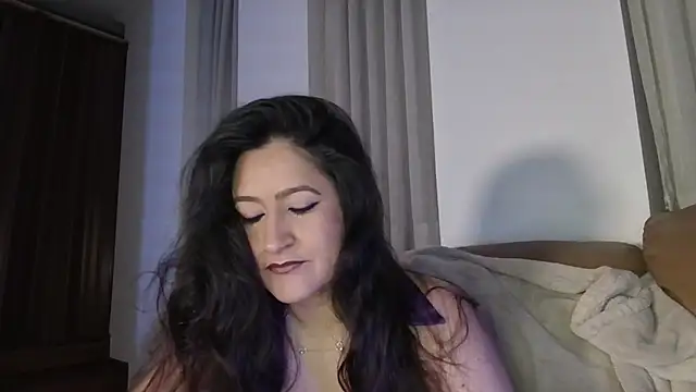 Snapshot of DeesseLuxure chatting on 09/23/25, 07:22 DeesseLuxure online show from 09/23/25, 07:22