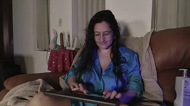 Snapshot of DeesseLuxure chatting on 10/02/25, 07:04 DeesseLuxure online show from 10/02/25, 07:04