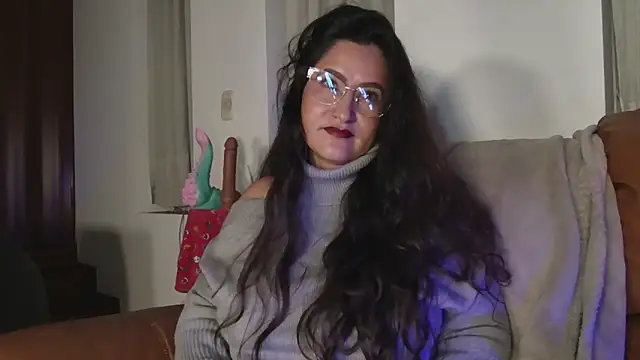 Snapshot of DeesseLuxure chatting on 10/15/25, 03:50 DeesseLuxure online show from 10/15/25, 03:50