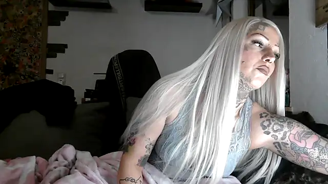 Snapshot of RoxxyInk chatting on 03/17/26, 10:13 RoxxyInk online show from 03/17/26, 10:13