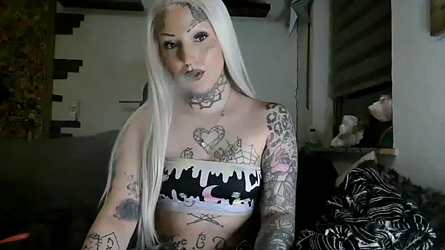 Snapshot of RoxxyInk chatting on 04/05/26, 09:12 RoxxyInk online show from 04/05/26, 09:12