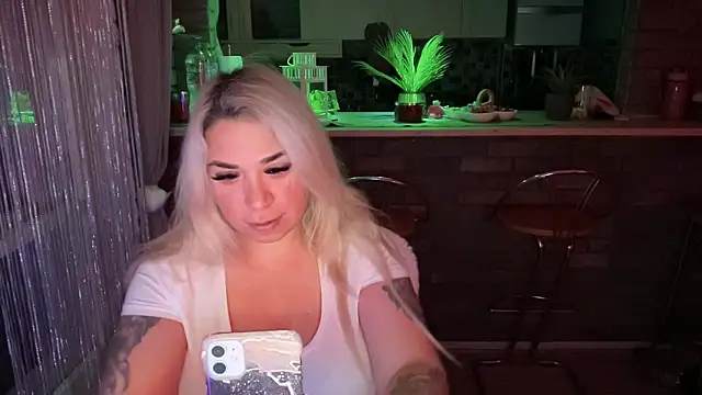 Snapshot of Monageil chatting on 02/02/25, 06:04 Monageil online show from 02/02/25, 06:04