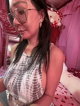 Snapshot of sweetieme chatting on 02/26/25, 02:04 sweetieme online show from 02/26/25, 02:04