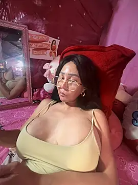 Snapshot of sweetieme chatting on 03/11/25, 10:18 sweetieme online show from 03/11/25, 10:18