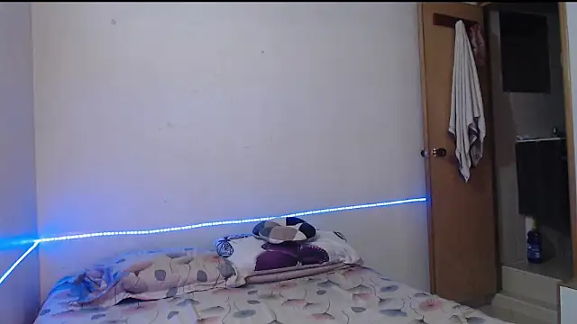 evolet01 online show from 09/29/25, 04:45