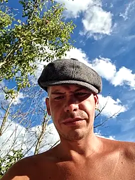 Snapshot of viraglaci18@xh chatting on 09/17/25, 01:57 viraglaci18xh online show from 09/17/25, 01:57