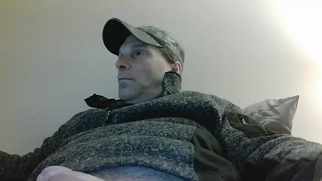 Snapshot of cumhere71 chatting on 06/17/26, 06:05 cumhere71 online show from 06/17/26, 06:05