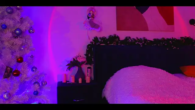 Snapshot of KristaBrooks chatting on 12/16/24, 03:32 KristaBrooks online show from 12/16/24, 03:32