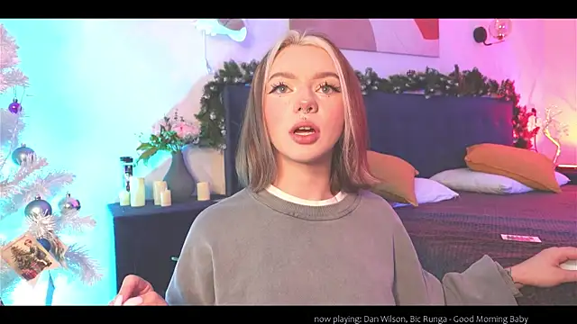 Snapshot of KristaBrooks chatting on 12/24/24, 01:39 KristaBrooks online show from 12/24/24, 01:39