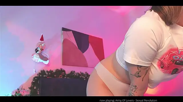 Snapshot of KristaBrooks chatting on 12/24/24, 04:40 KristaBrooks online show from 12/24/24, 04:40