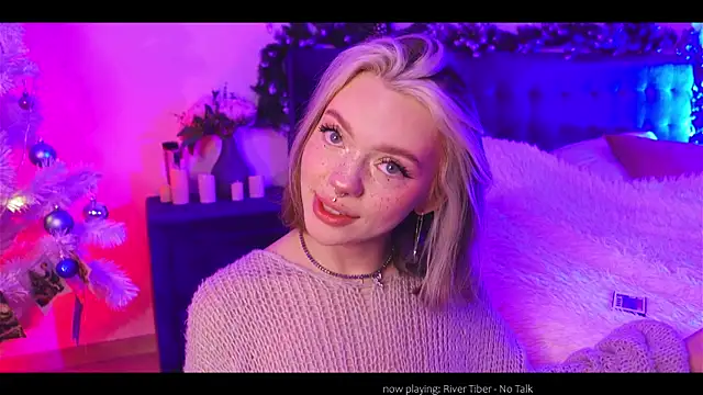 Snapshot of KristaBrooks chatting on 12/25/24, 01:51 KristaBrooks online show from 12/25/24, 01:51