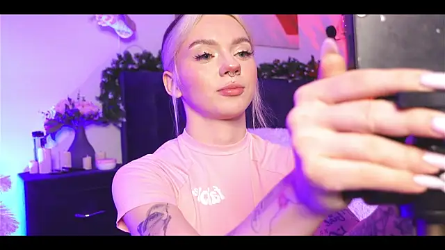 Snapshot of KristaBrooks chatting on 12/26/24, 05:40 KristaBrooks online show from 12/26/24, 05:40