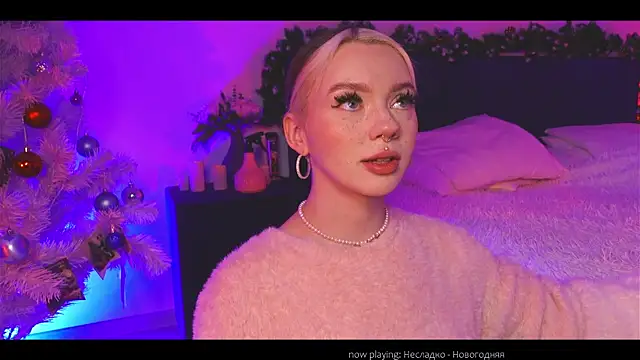 Snapshot of KristaBrooks chatting on 12/30/24, 01:47 KristaBrooks online show from 12/30/24, 01:47