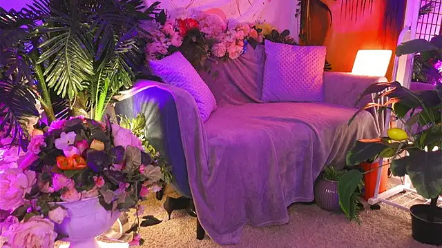 Snapshot of KristaBrooks chatting on 01/06/25, 04:44 KristaBrooks online show from 01/06/25, 04:44